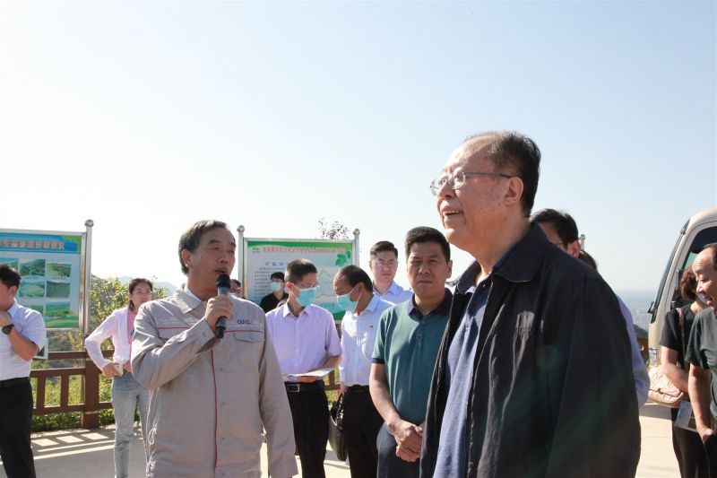 
				   
					河南省人大常委會黨組副書記、副主任馬懿一行到洛陽黃河同力調(diào)研
				 